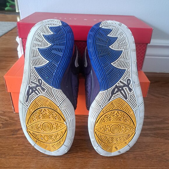 Kyrie 6 Shoes - Picture 4 of 4